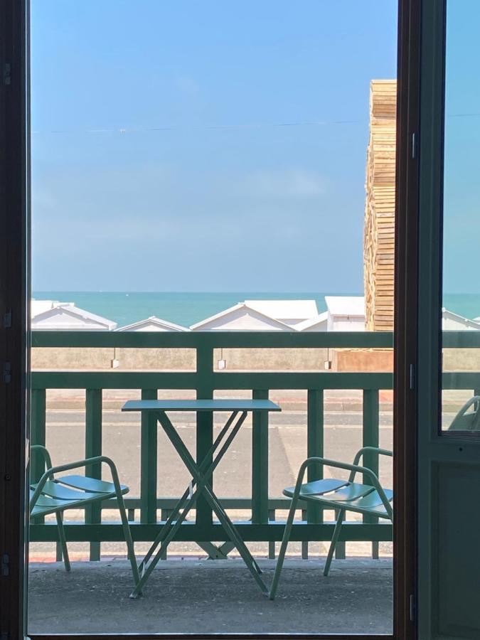 Villa Les Fleurs Appartement En Front De Mer 梅尔·莱斯·拜恩斯 外观 照片